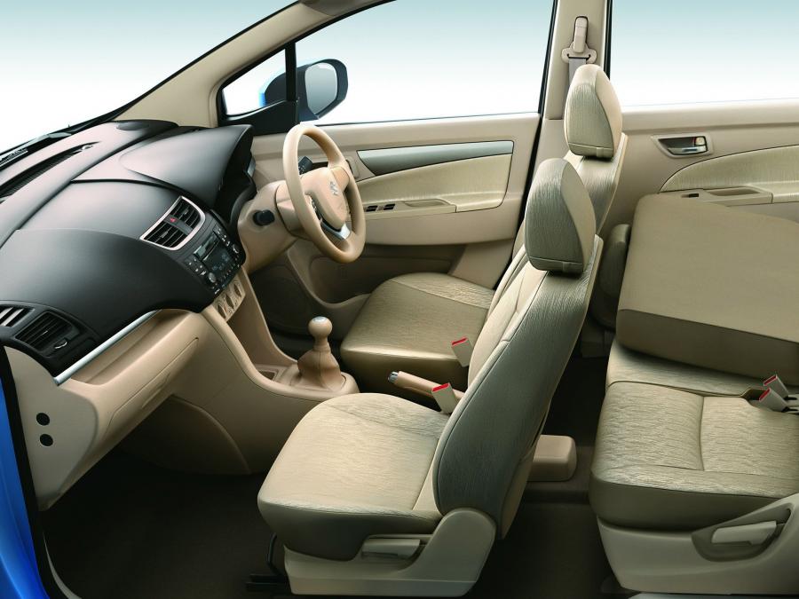 Интерьер Maruti-Suzuki Ertiga 2012 года  (фото 3 из 13)